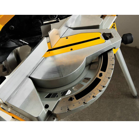 Пила комбинированная сетевая DeWALT D27113 с другого ракурса
