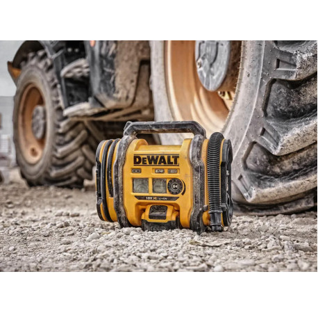 Компресор повітряний акумуляторний DeWALT DCC018N з іншого ракурсу