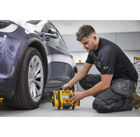 Компресор повітряний акумуляторний DeWALT DCC018N вартість