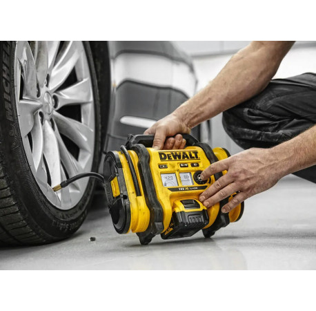 Компресор повітряний акумуляторний DeWALT DCC018N фото