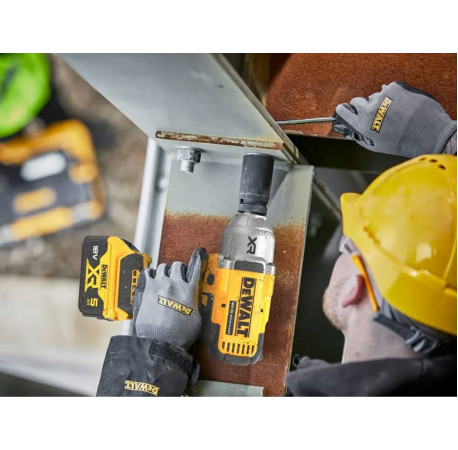 Гайковерт аккумуляторный ударный DeWALT DCF900N с другого ракурса