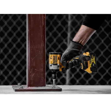 Гайковерт аккумуляторный ударный DeWALT DCF922P2T с другого ракурса