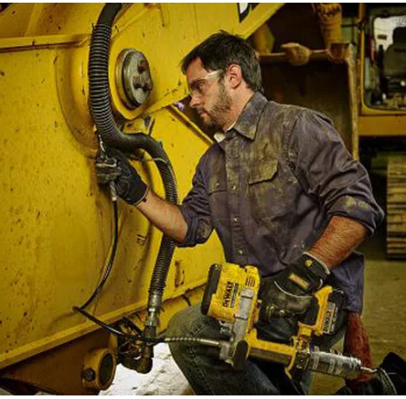 Пістолет маcляний акумуляторний DeWALT DCGG571M1 ціна
