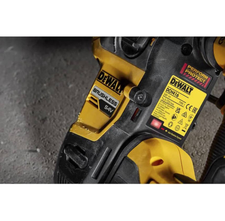 Перфоратор акумуляторний SDS-Plus XR Flexvolt Li-lon 54В 4.5Дж DeWALT DCH416NT з іншого ракурсу