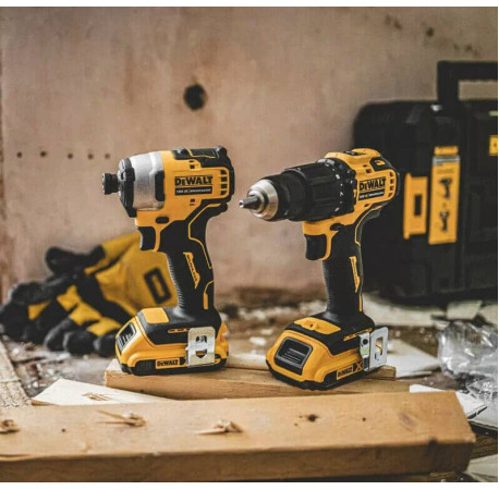 Набор из двух аккумуляторных инструментов бесщеточных DeWALT DCK2062D2T цена