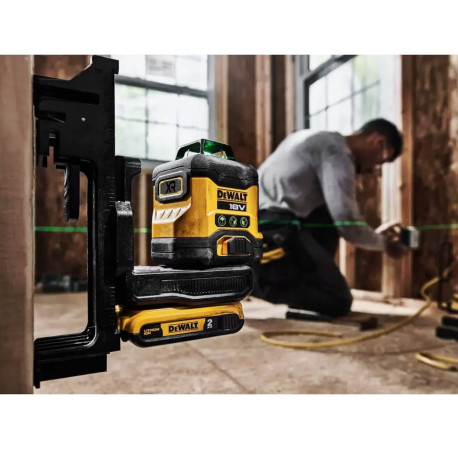Лазерний рівень лінійний 3-х площинний DeWALT DCLE34031D1 з іншого ракурсу