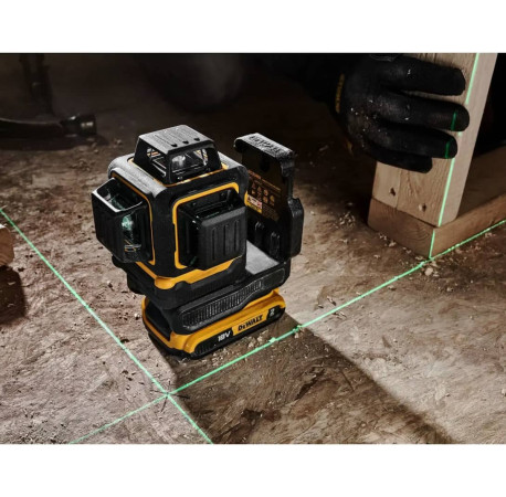 Лазерний рівень лінійний 3-х площинний DeWALT DCLE34031D1 вартість