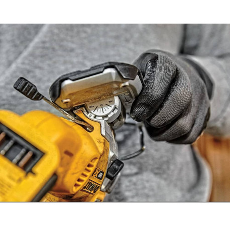 Пила лобзикова акумуляторна DeWALT DCS335NT вартість