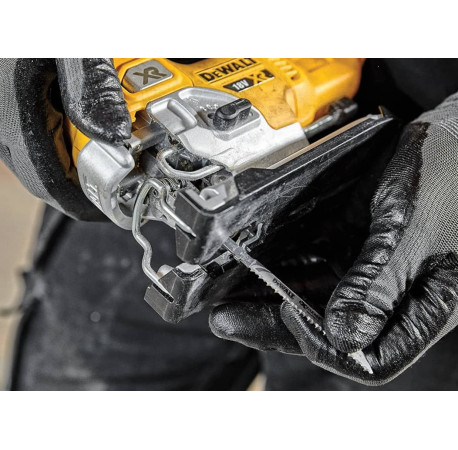 Пила лобзикова акумуляторна DeWALT DCS335NT каталог