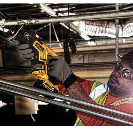 Пила шабельна акумуляторна DeWALT DCS367P2 у Львові