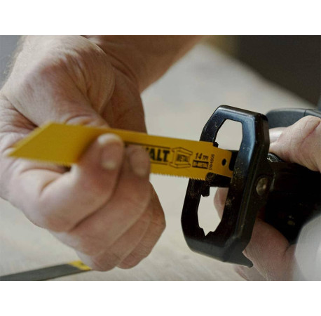 Пила шабельна акумуляторна DeWALT DCS369NT з доставкою