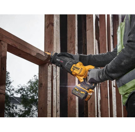 Пила шабельна акумуляторна DeWALT DCS386NT 