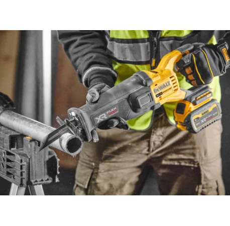 Пила шабельна акумуляторна DeWALT DCS386NT 