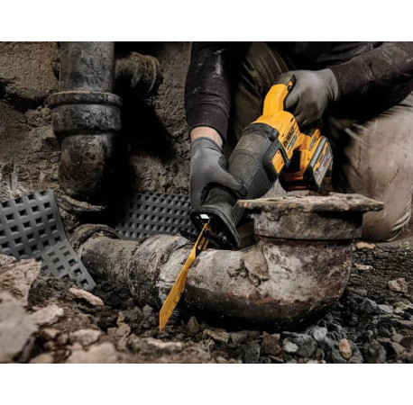 Пила шабельна акумуляторна DeWALT DCS389NT з іншого ракурсу
