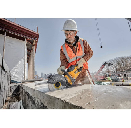 Пила відрізна акумуляторна DeWALT DCS690X2 у Львові