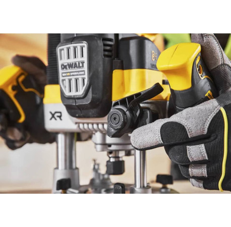 Фрезер погружной аккумуляторный XR Li-lon 18В 12мм DeWALT DCW620NT с другого ракурса
