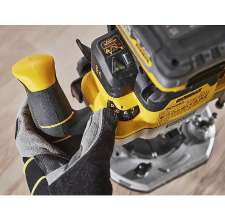 Фрезер погружной аккумуляторный XR Li-lon 18В 12мм DeWALT DCW620NT стоимость