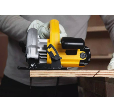 Пила дисковая сетевая DeWALT DWE560K в Киеве