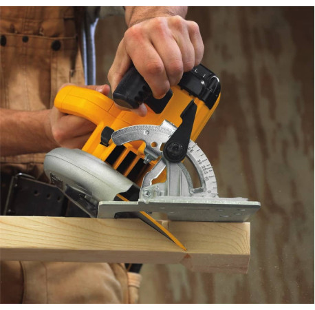 Пила дисковая сетевая DeWALT DWE575K с доставкой