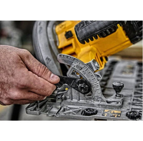 Пила дисковая сетевая DeWALT DWE576K купить