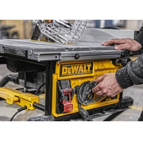 Пила циркулярная настольная сетевая DeWALT DWE7492 в Киеве