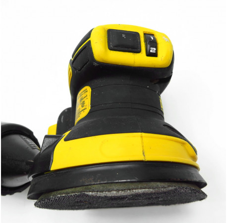 Эксцентриковая шлифмашина DeWALT DCW210N+DCB183 с другого ракурса