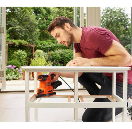 Шліфмашина вібраційна мережева 200Вт Black+Decker BEW200 з іншого ракурсу