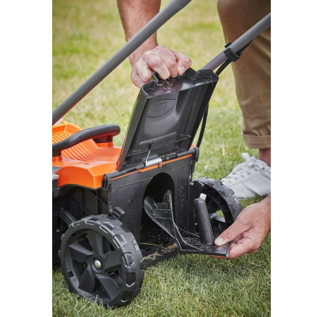 Газонокосарка акумуляторна 32см Li-lon 18В 2.5Аг Black+Decker BCMW3318L2 з іншого ракурсу