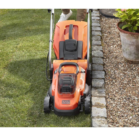Газонокосарка акумуляторна 32см Li-lon 18В 2.5Аг Black+Decker BCMW3318L2 у Львові