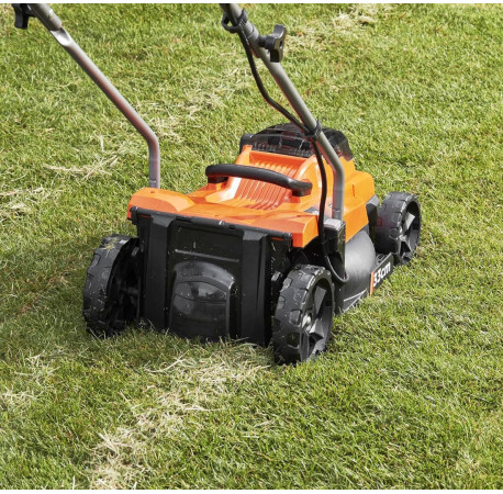 Газонокосарка акумуляторна 32см Li-lon 18В 2.5Аг Black+Decker BCMW3318L2 