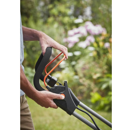 Газонокосарка акумуляторна 32см Li-lon 18В 4Аг Black+Decker BCMW33184L2 каталог