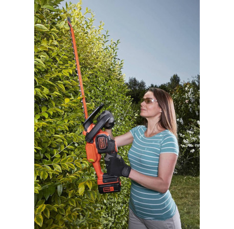 Кущоріз акумуляторний Li-Ion 36B 2.5Аг Black+Decker BCHTS3625L1 з іншого ракурсу