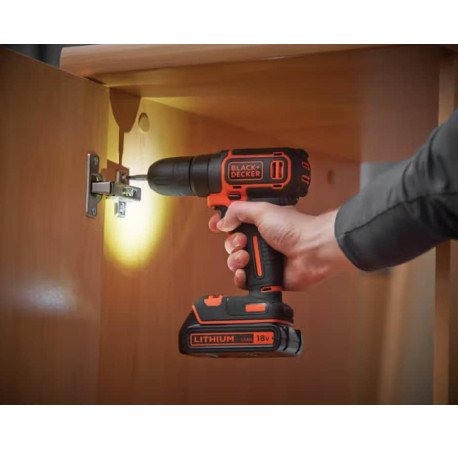 Дриль-шурупокрут акумуляторний Li-lon 18В 1.5Аг 30Нм Black+Decker BDCD18 з доставкою