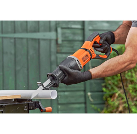 Пила сабельная сетевая 750Вт Black+Decker BES301 