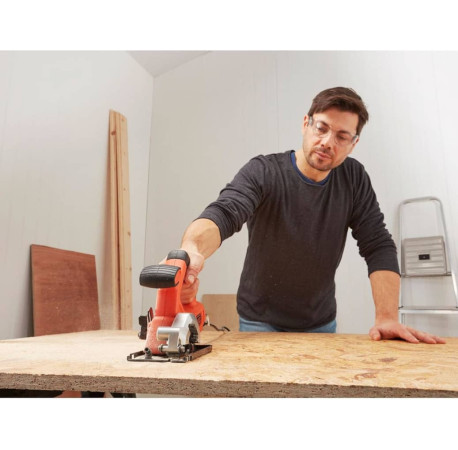 Пила дискова мережева 85мм 400Вт Black+Decker BES510 з іншого ракурсу