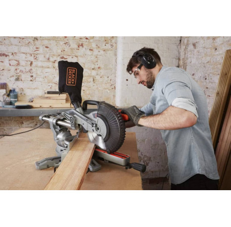Пила торцювальна мережева 216мм 1600Вт Black+Decker BES700 з доставкою