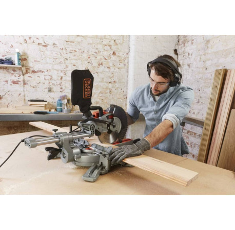 Пила торцювальна мережева 216мм 1600Вт Black+Decker BES700 з іншого ракурсу