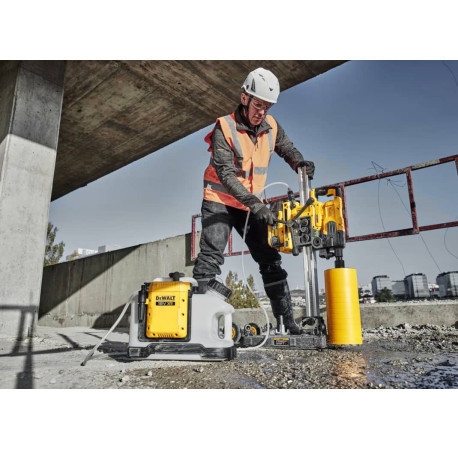 Резервуар для подачі води XR Li-Ion 18В 15л 1.6бар DeWALT DCE6820N з іншого ракурсу