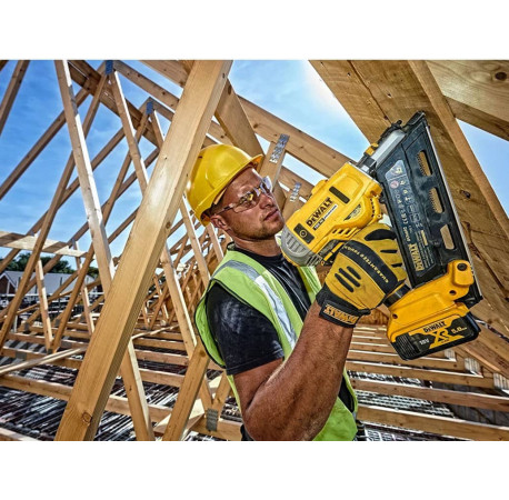 Пістолет цвяхозабивний акумуляторний DeWALT DCN692N вартість