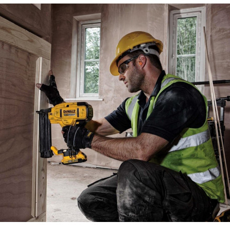 Степлер скобозабивний акумуляторний DeWALT DCN681D2 В Тулс ДеВолт