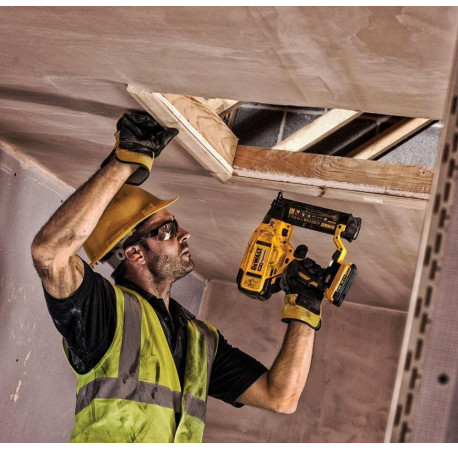 Степлер скобозабивний акумуляторний DeWALT DCN681D2 з іншого ракурсу
