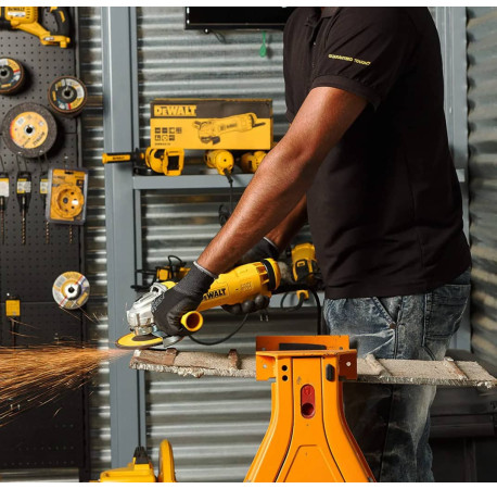 Угловая шлифмашина Болгарка DeWALT DWE4215 фото