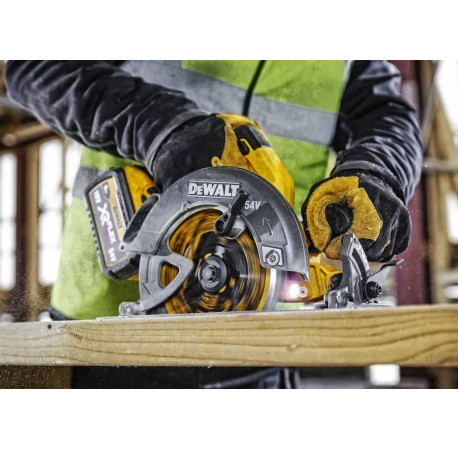 Пила дисковая аккумуляторная DeWALT DCS578X2 с доставкой