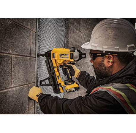 Цвяхи по м’якому бетону 35x2.6 мм уп 1005 шт DeWALT DCN8901035 з іншого ракурсу