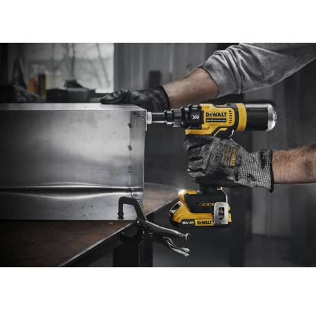 Пістолет заклепувальний акумуляторний 18В DeWALT DCF403E1GT з іншого ракурсу