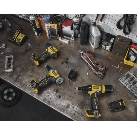 Пістолет заклепувальний акумуляторний 18В DeWALT DCF414NT з іншого ракурсу
