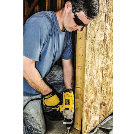 Очки защитные Crosscut открытые затемненные AS DeWALT DPG100-2D с другого ракурса