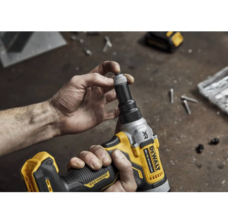 Пістолет заклепувальний акумуляторний 18В DeWALT DCF414NT у Львові