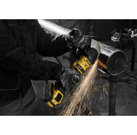 Кутова шліфмашина Болгарка акумуляторна XR Flexvolt Li-lon 54B 180мм 6500об DeWALT DCG440N в магазині Tools DeWalt