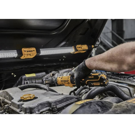 Гайковерт кутовий ключ-храповик акумуляторний XR Li-lon 12В 3Аг 81Нм DeWALT DCF503L1G з іншого ракурсу